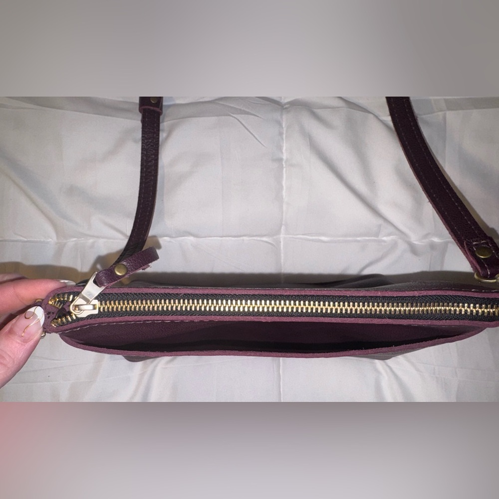 Portland Leather Poppy Classic Bag in Plum EUC - Picture 4 of 9